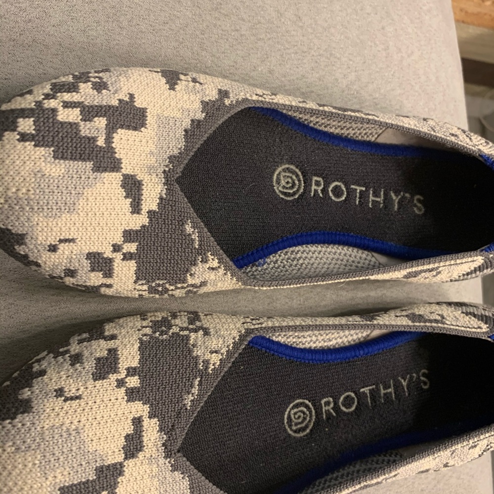 Retired ➡️➡️Grey Botanicamo Flat Rothys ! - Picture 2 of 11
